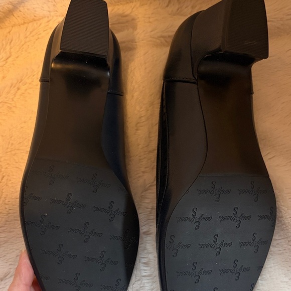 Easy Street Women's Classic Navy Blue Heels NWOT Size 8 - Picture 4 of 6
